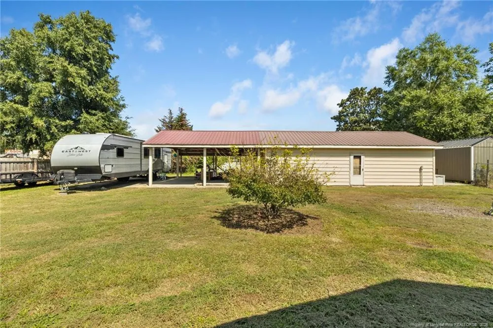 410 W Mclean Street St. Pauls, NC 28384