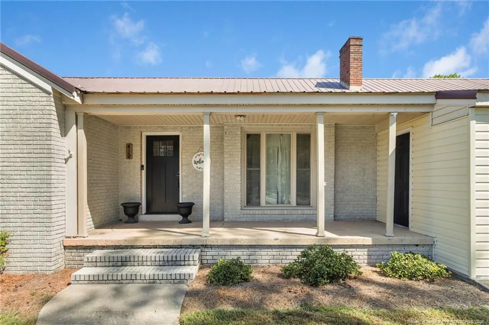 410 W Mclean Street St. Pauls, NC 28384