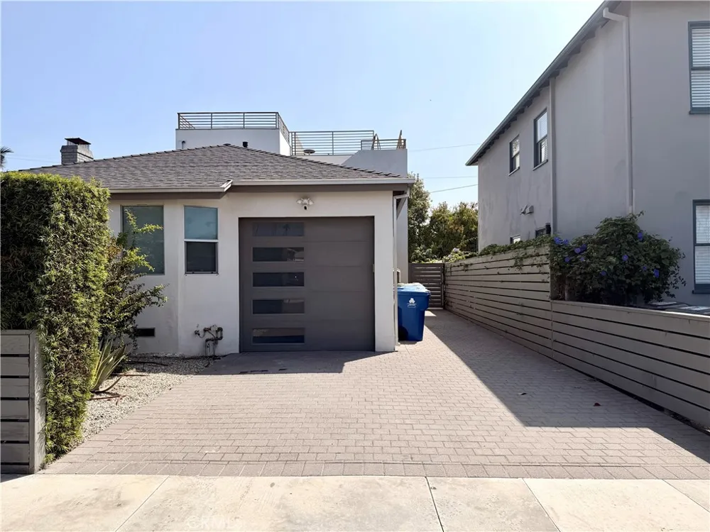 1042 Garfield Avenue Venice, CA 90291