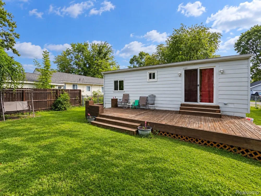 1754 Beechmont Street Keego Harbor City, MI 48320