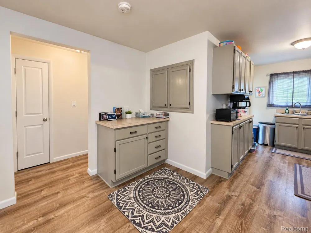 1754 Beechmont Street Keego Harbor City, MI 48320