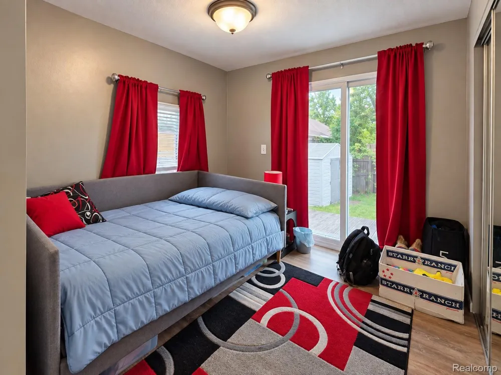 1754 Beechmont Street Keego Harbor City, MI 48320