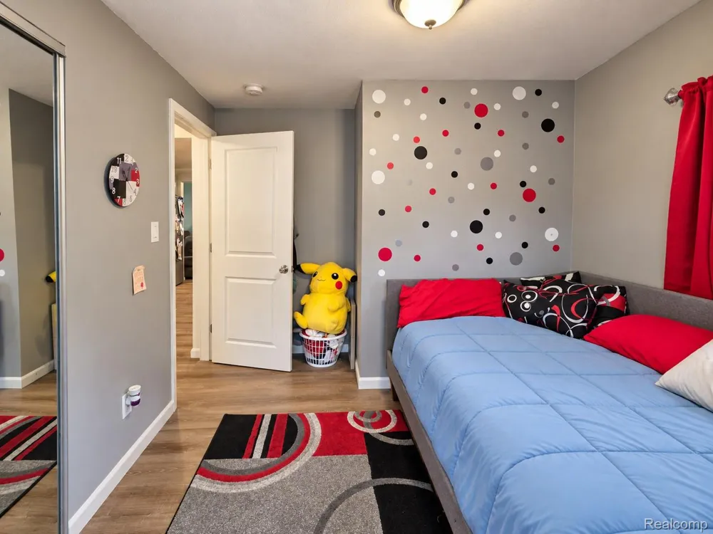 1754 Beechmont Street Keego Harbor City, MI 48320
