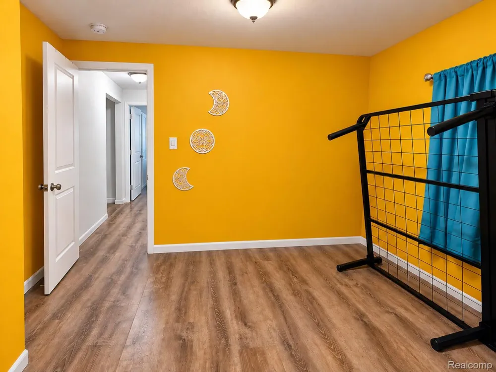 1754 Beechmont Street Keego Harbor City, MI 48320
