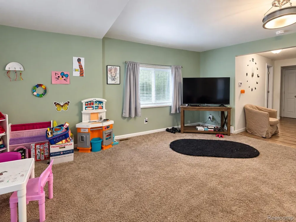 1754 Beechmont Street Keego Harbor City, MI 48320