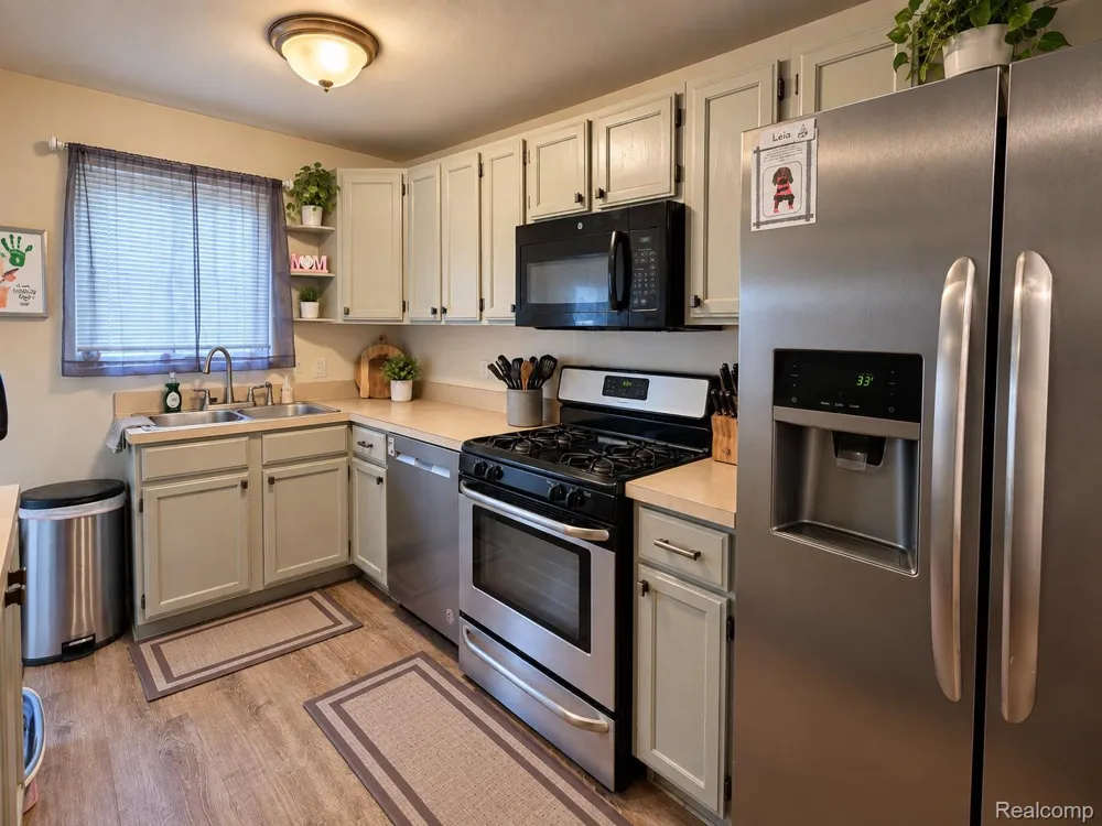 1754 Beechmont Street Keego Harbor City, MI 48320