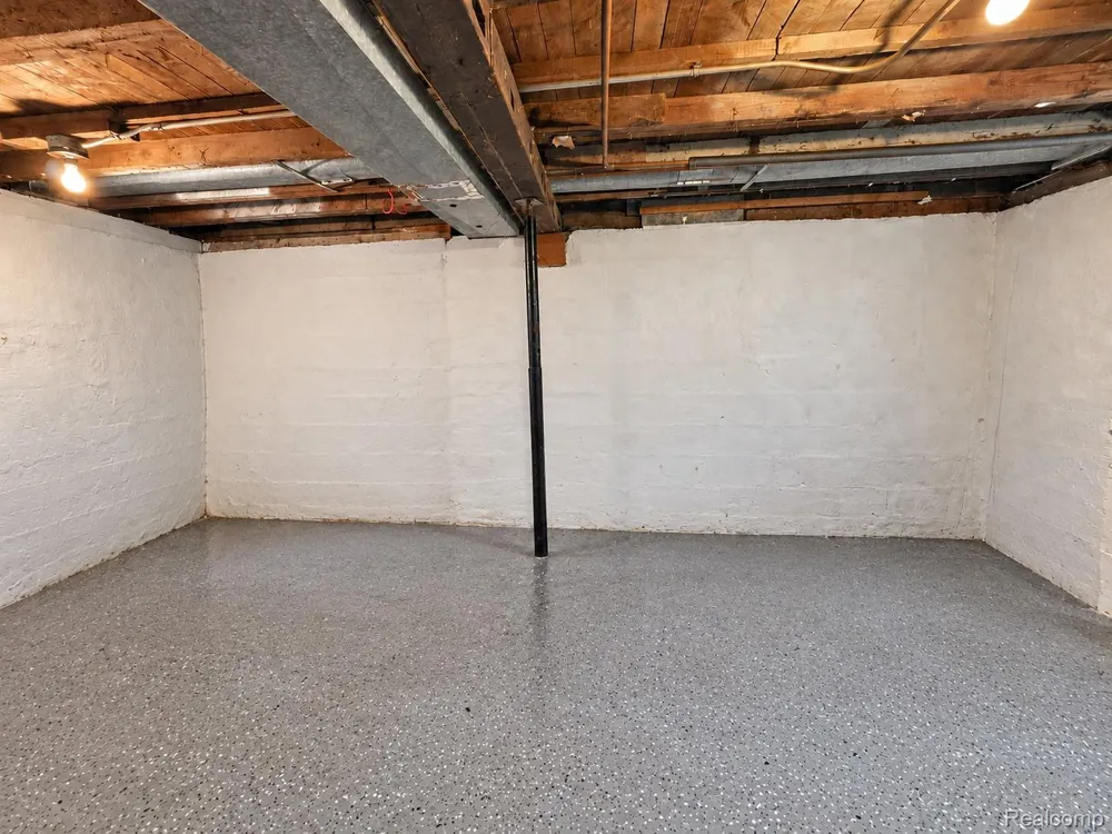 1754 Beechmont Street Keego Harbor City, MI 48320