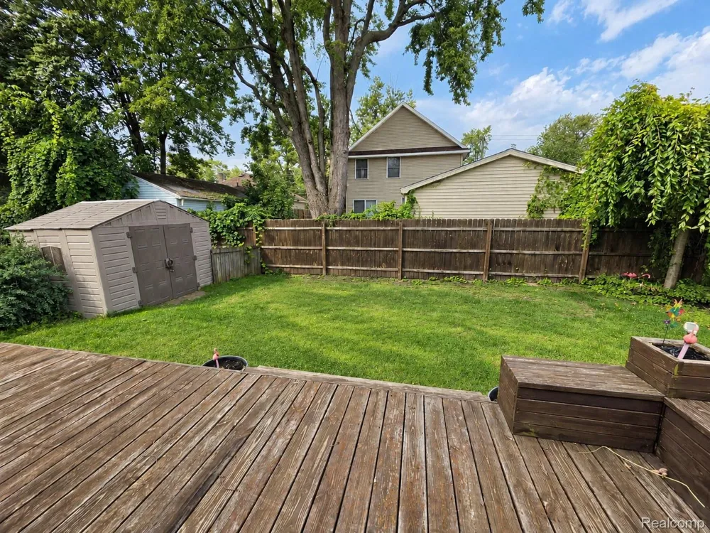 1754 Beechmont Street Keego Harbor City, MI 48320