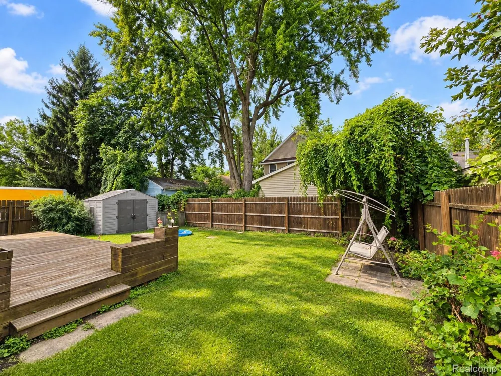 1754 Beechmont Street Keego Harbor City, MI 48320