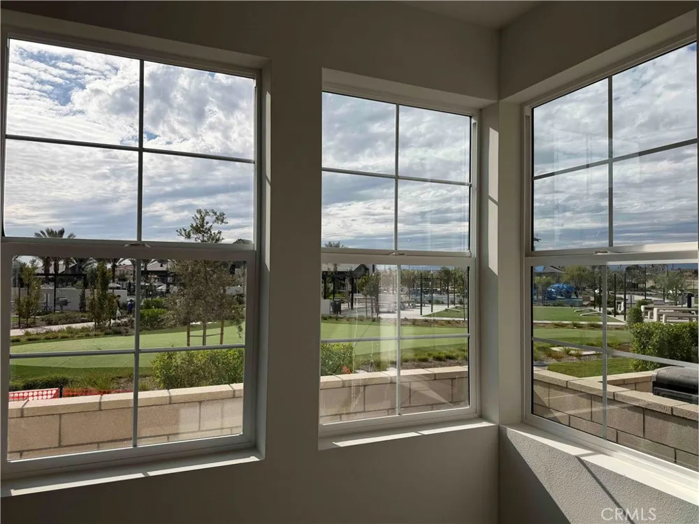 6009 Huntington Drive Eastvale, CA 92880