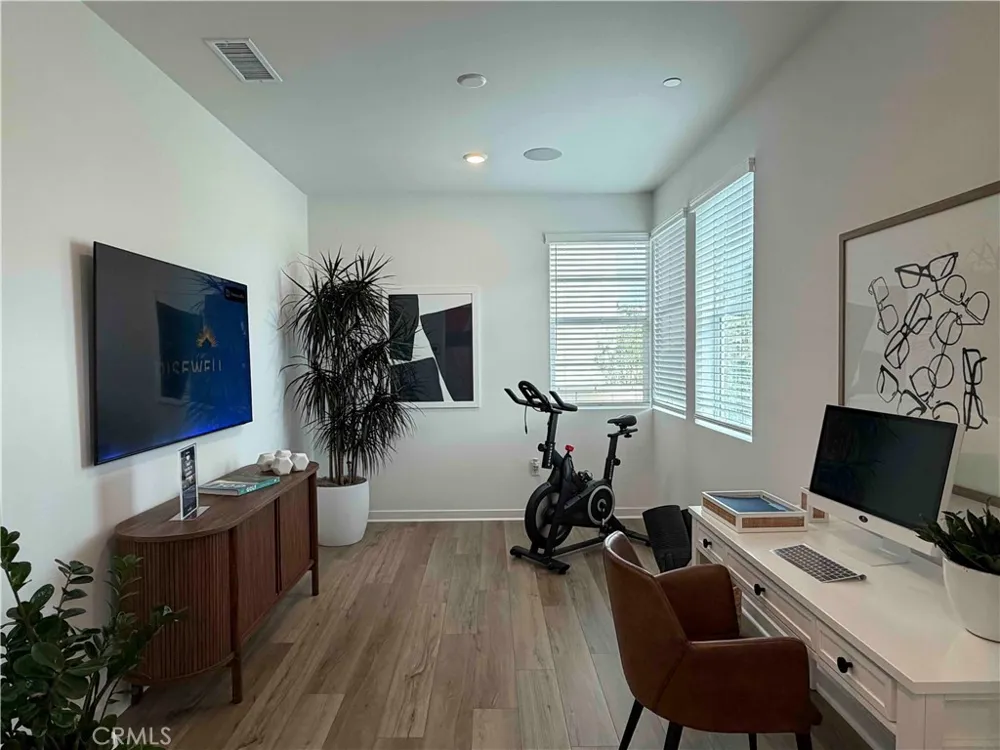 6009 Huntington Drive Eastvale, CA 92880