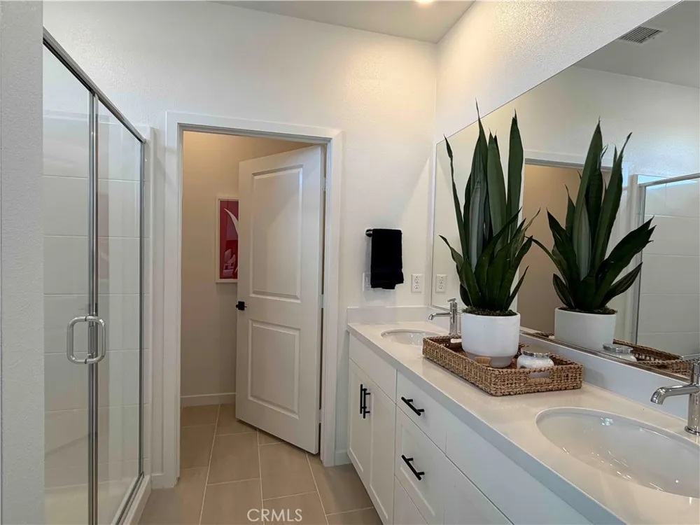 6009 Huntington Drive Eastvale, CA 92880