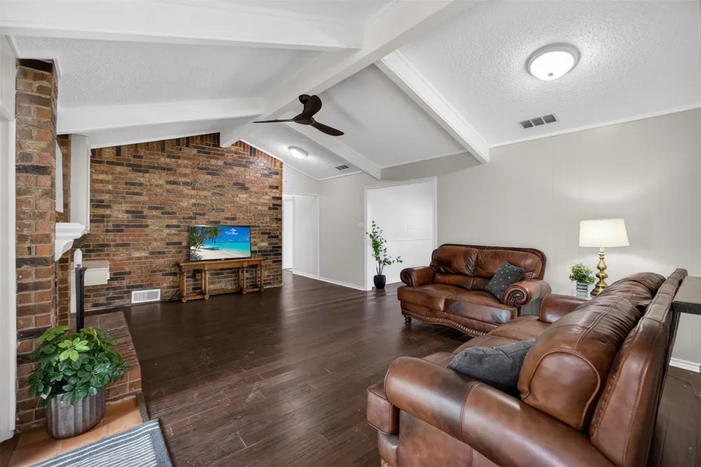 4607 Sachse Road Sachse, TX 75048