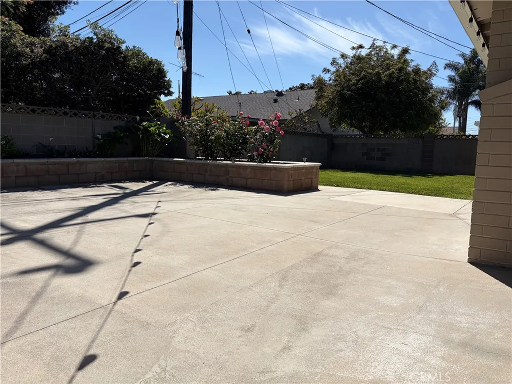 7622 Don Huntington Beach, CA 92647