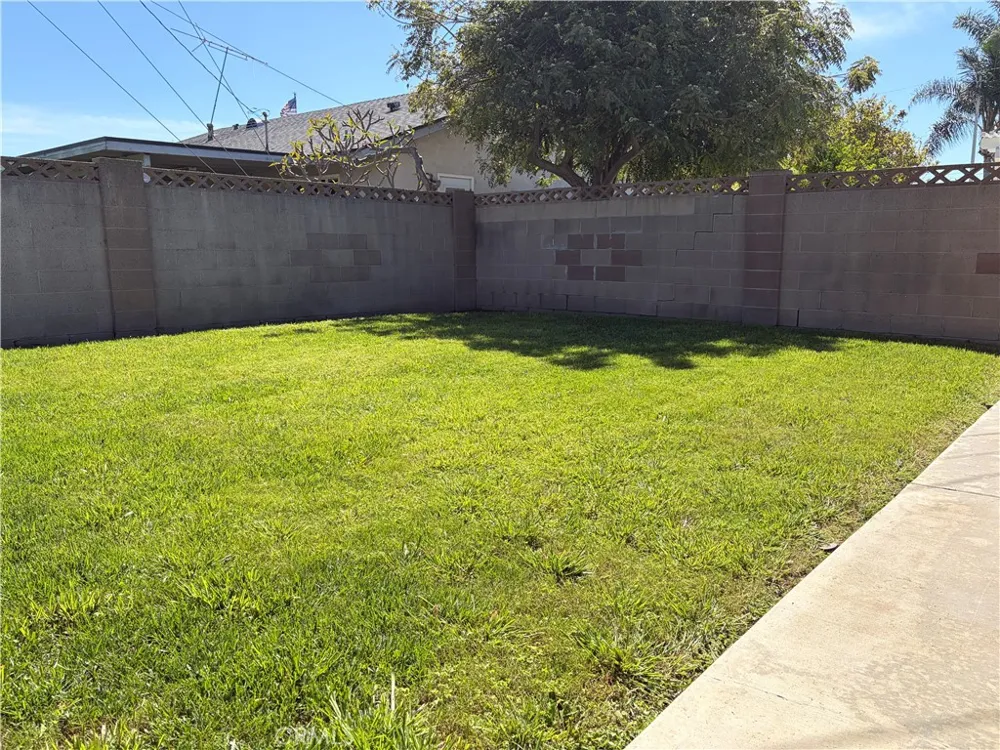 7622 Don Huntington Beach, CA 92647