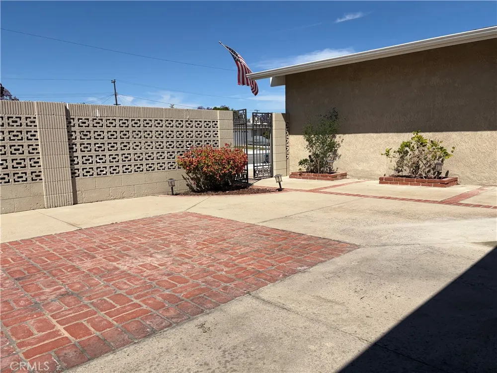 7622 Don Huntington Beach, CA 92647