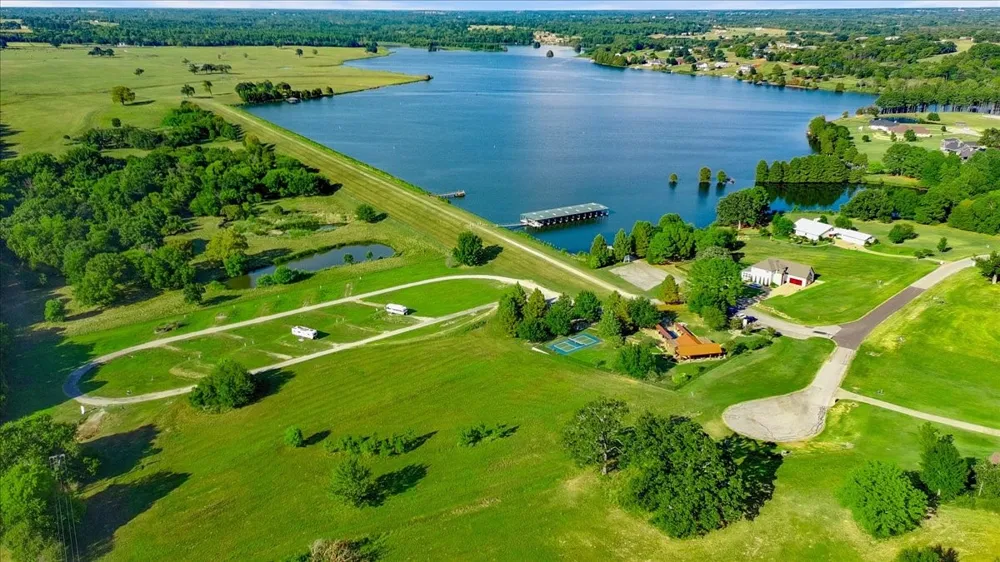 Shore Crest Way Athens, TX 75752