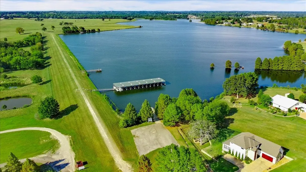 Shore Crest Way Athens, TX 75752