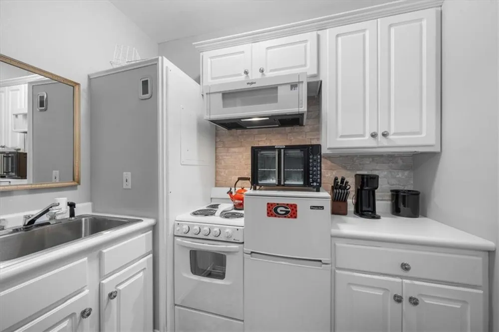 435 Robertson Road Dawsonville, GA 30534