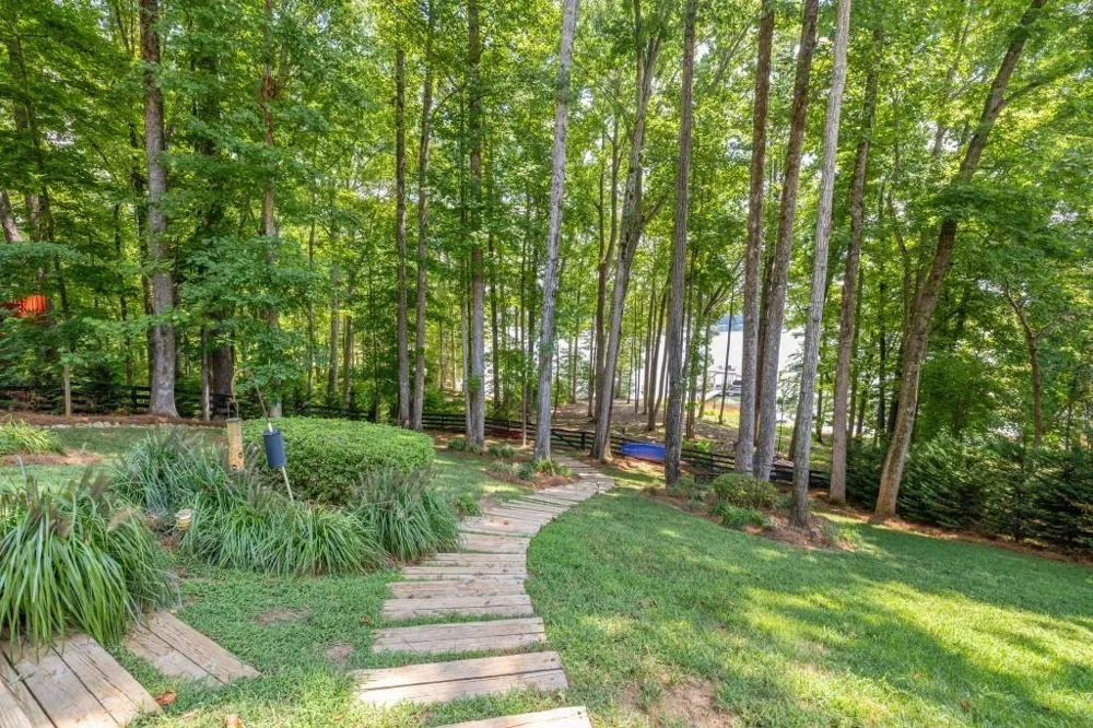 435 Robertson Road Dawsonville, GA 30534