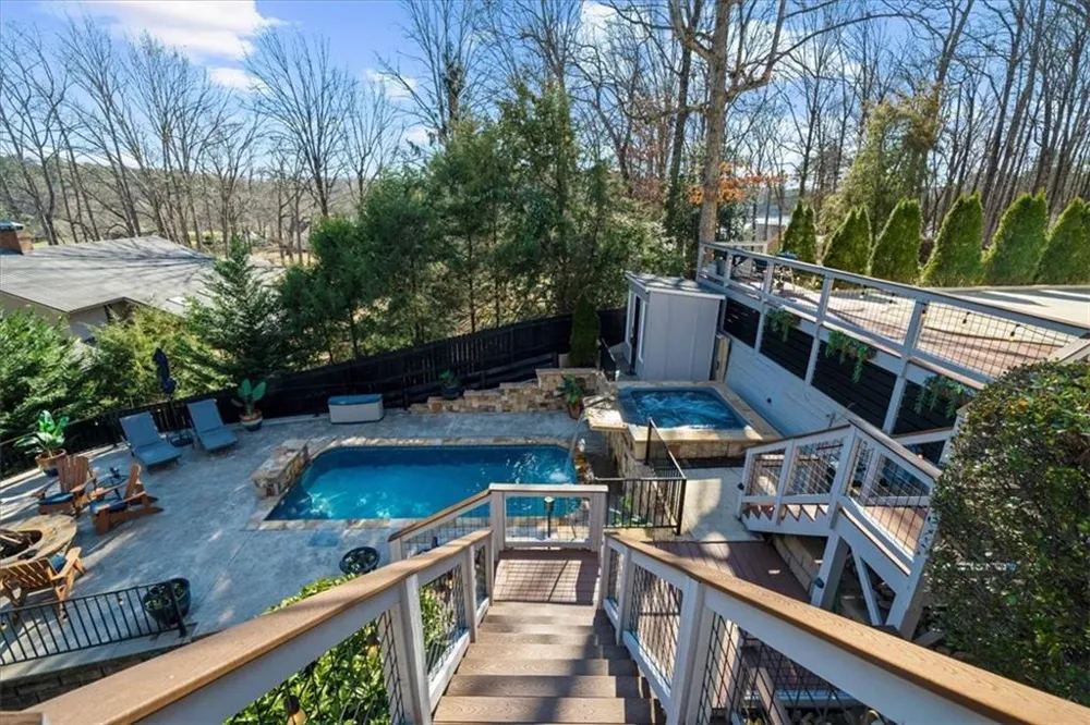 435 Robertson Road Dawsonville, GA 30534