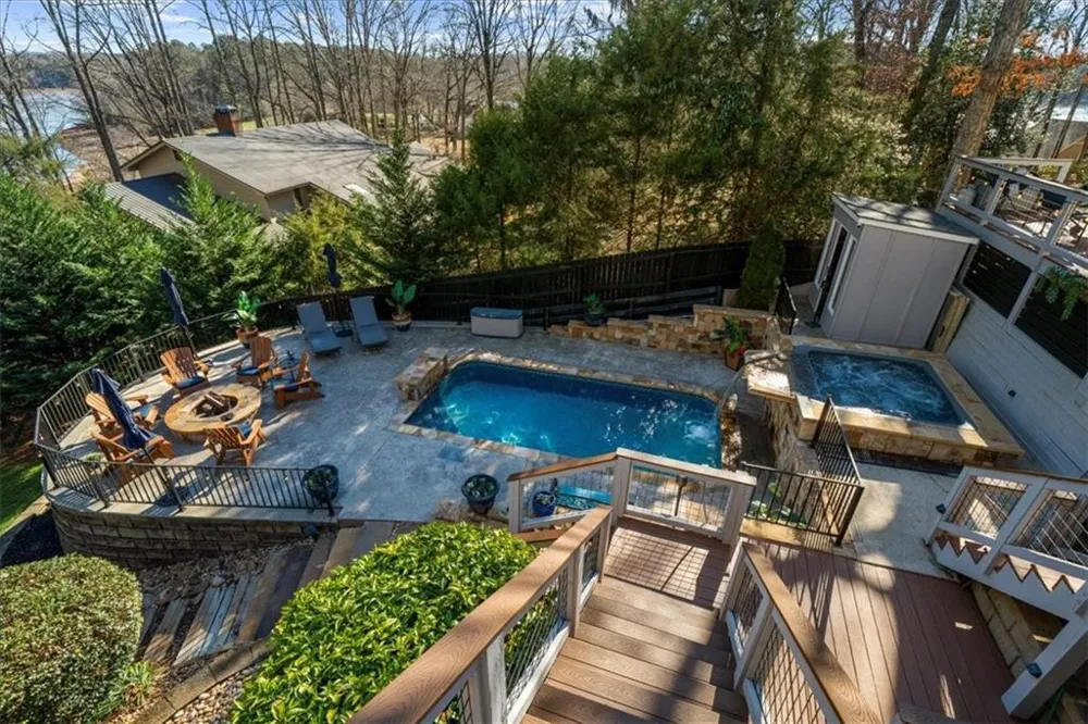 435 Robertson Road Dawsonville, GA 30534