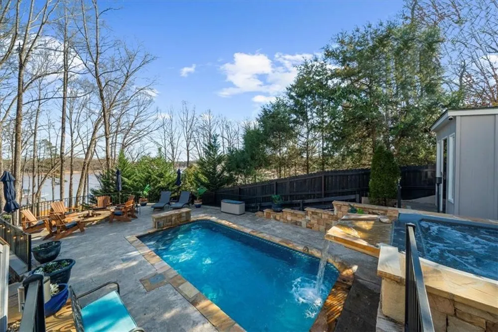 435 Robertson Road Dawsonville, GA 30534
