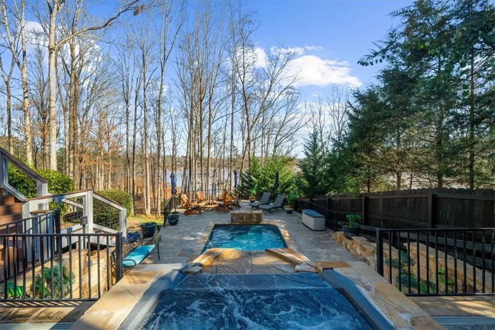 435 Robertson Road Dawsonville, GA 30534