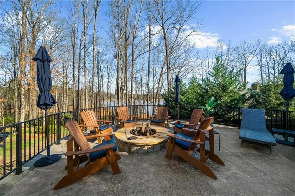 435 Robertson Road Dawsonville, GA 30534