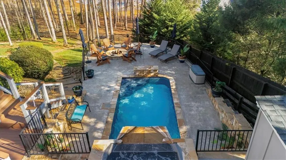 435 Robertson Road Dawsonville, GA 30534