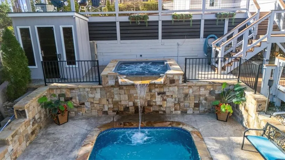 435 Robertson Road Dawsonville, GA 30534