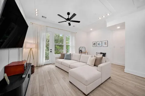 905 Woodcrest Drive #C