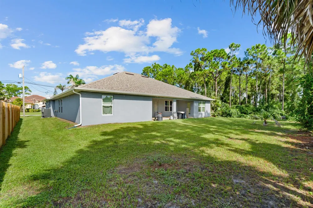 5863 NW CAROVEL AVENUE Port St. Lucie, FL 34986