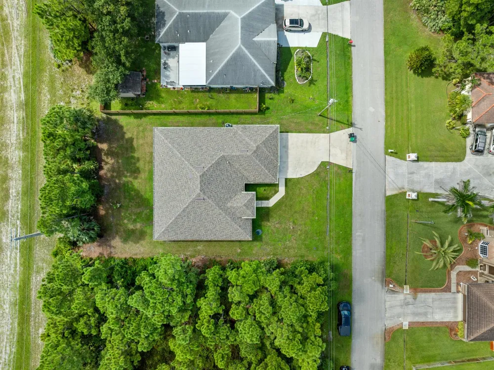 5863 NW CAROVEL AVENUE Port St. Lucie, FL 34986