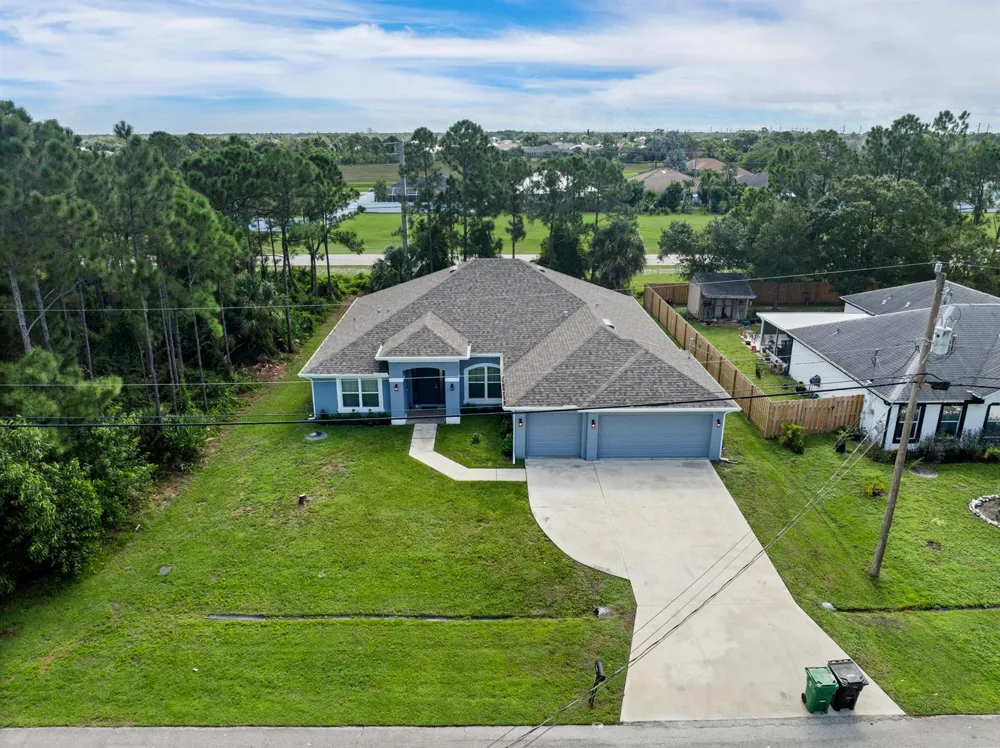 5863 NW CAROVEL AVENUE Port St. Lucie, FL 34986