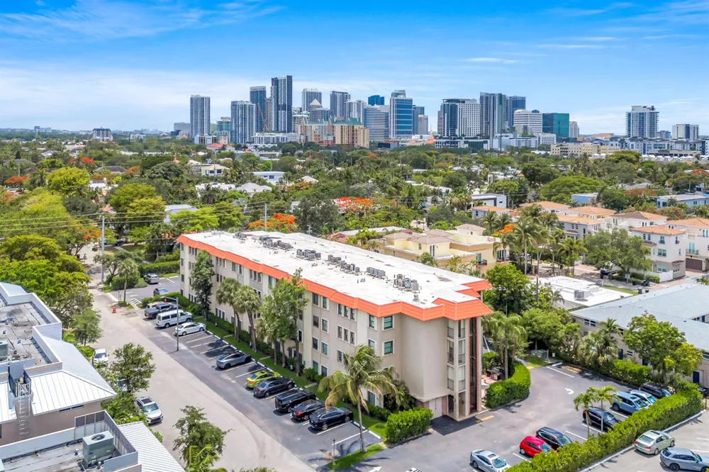 615 NE 12TH AVENUE #301 Fort Lauderdale, FL 33304