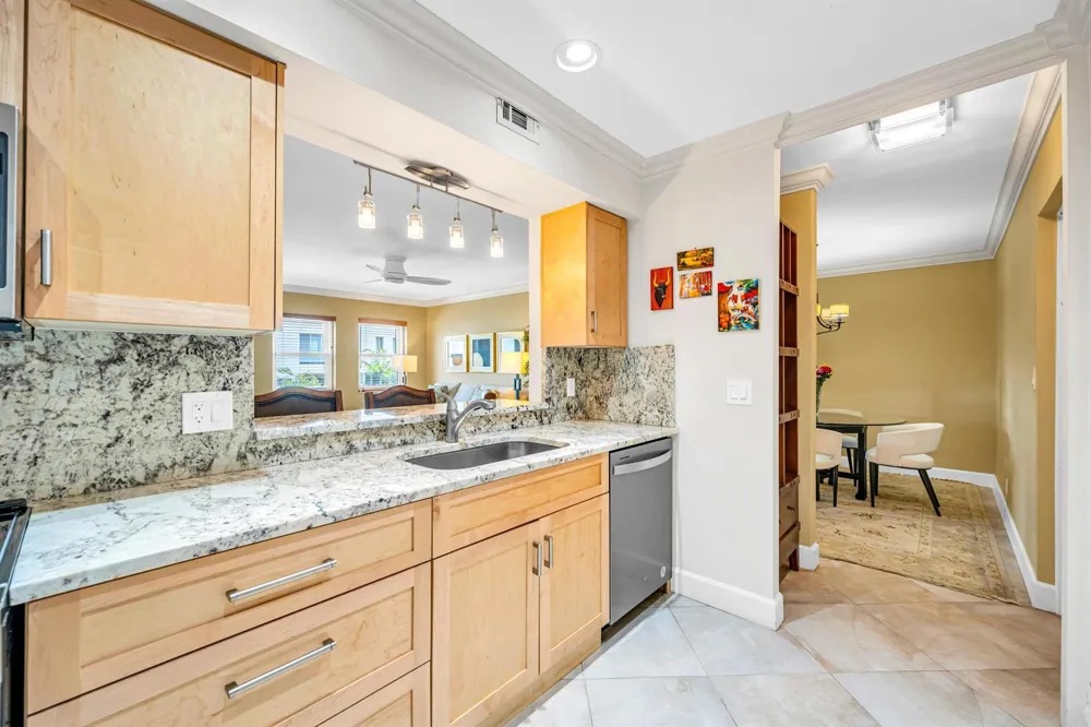615 NE 12TH AVENUE #301 Fort Lauderdale, FL 33304