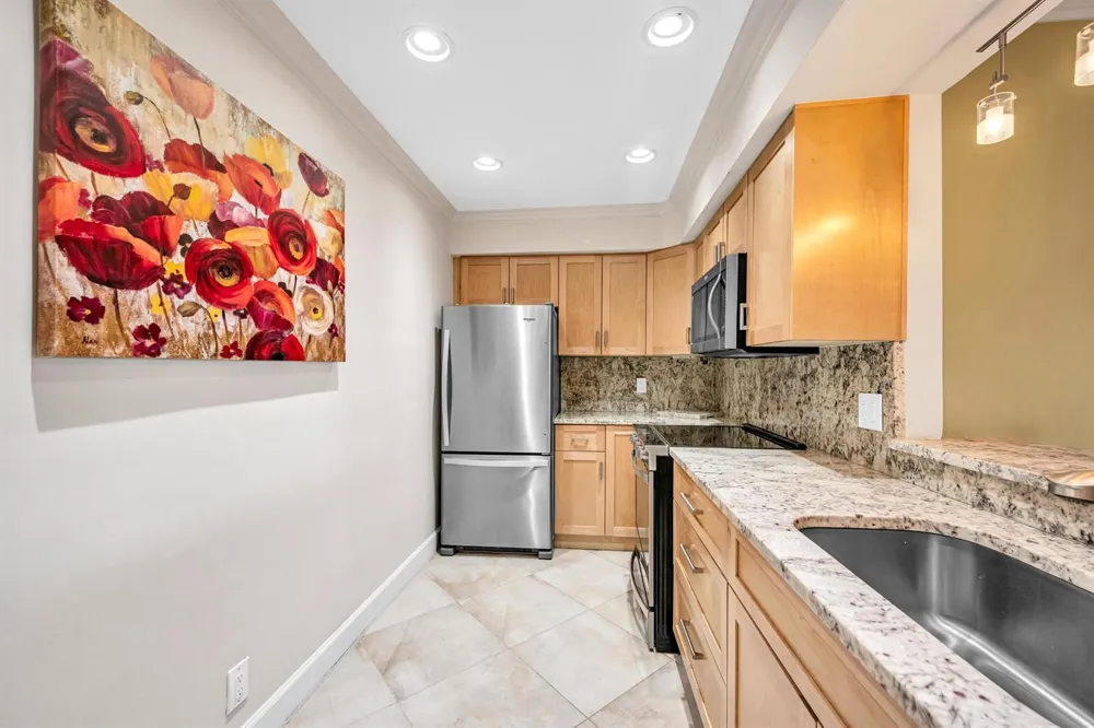 615 NE 12TH AVENUE #301 Fort Lauderdale, FL 33304