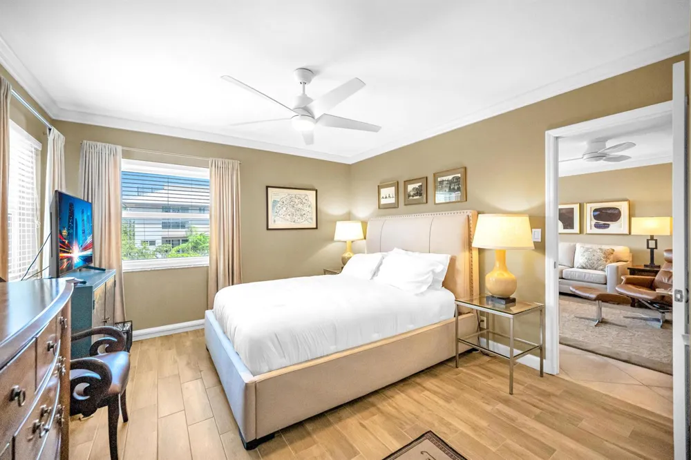 615 NE 12TH AVENUE #301 Fort Lauderdale, FL 33304