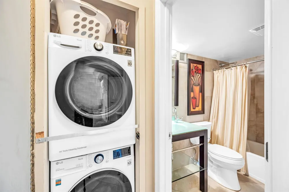 615 NE 12TH AVENUE #301 Fort Lauderdale, FL 33304