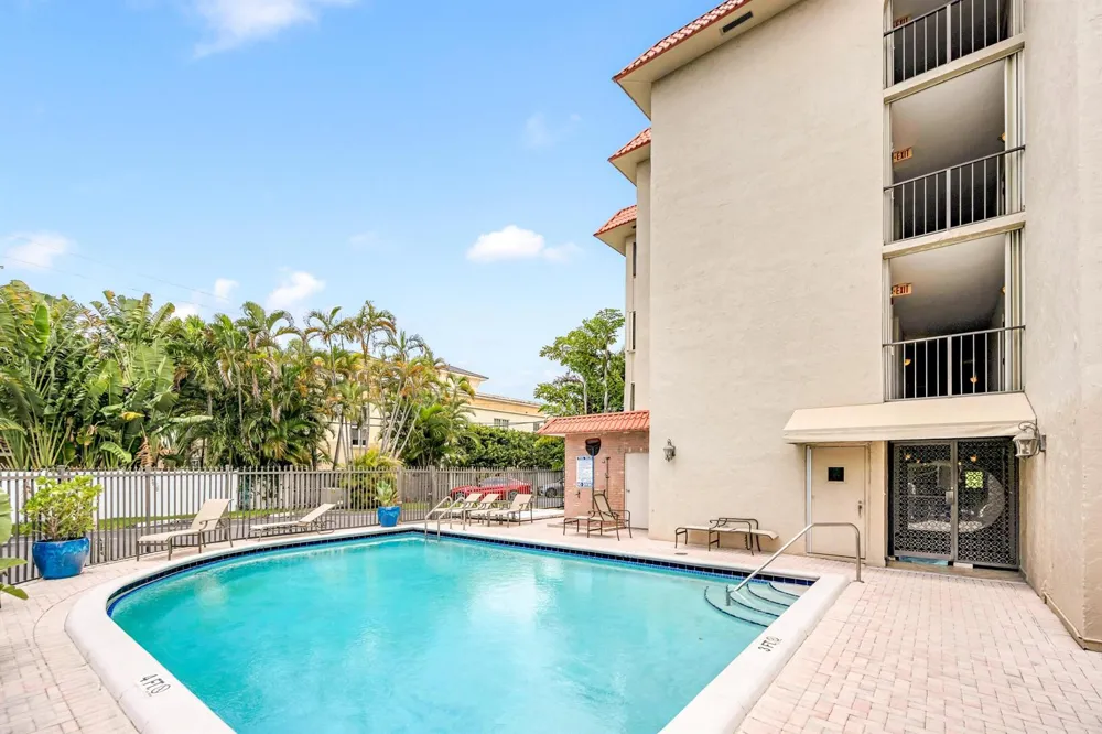 615 NE 12TH AVENUE #301 Fort Lauderdale, FL 33304