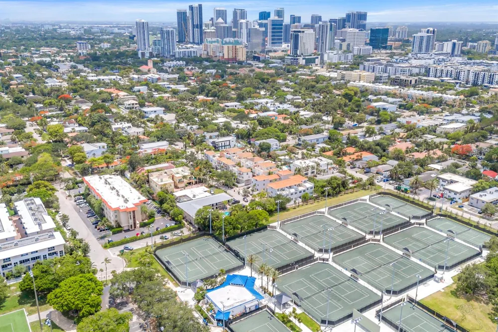 615 NE 12TH AVENUE #301 Fort Lauderdale, FL 33304