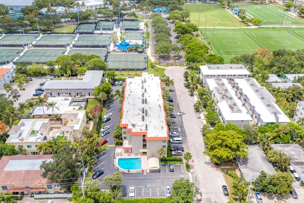 615 NE 12TH AVENUE #301 Fort Lauderdale, FL 33304