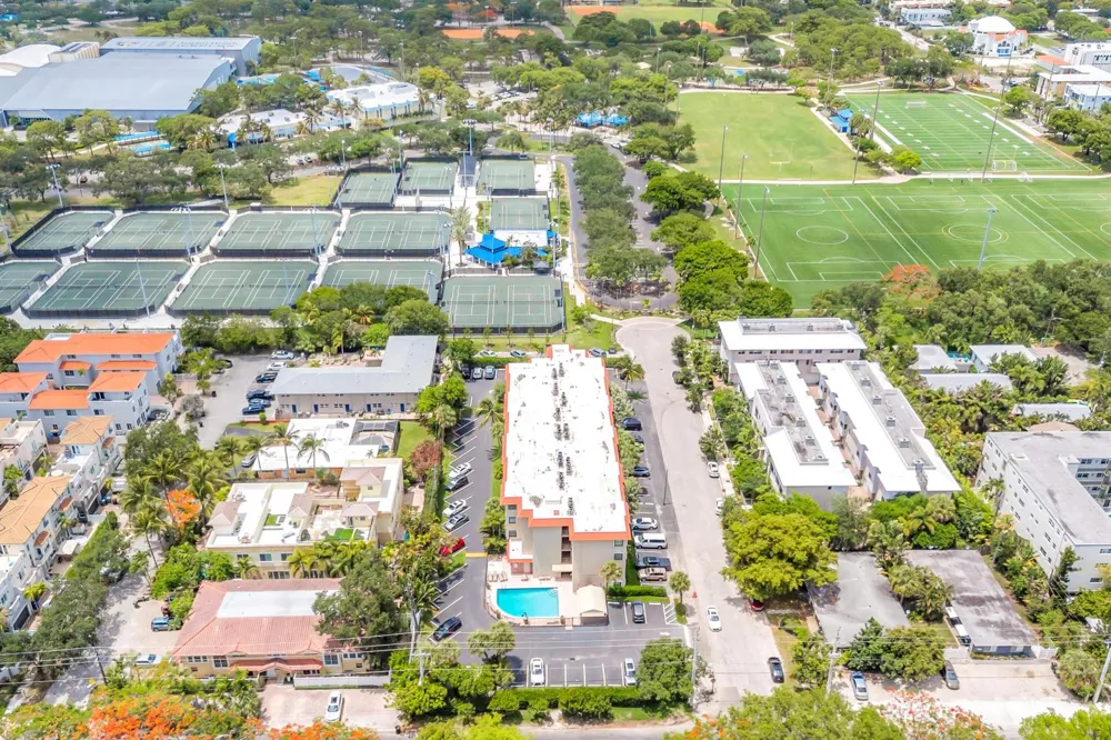 615 NE 12TH AVENUE #301 Fort Lauderdale, FL 33304