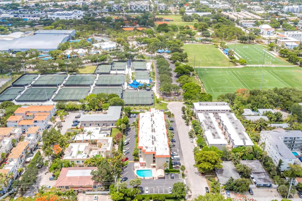 615 NE 12TH AVENUE #301 Fort Lauderdale, FL 33304