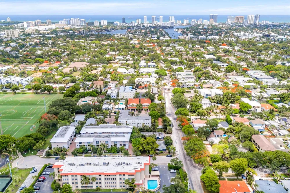 615 NE 12TH AVENUE #301 Fort Lauderdale, FL 33304