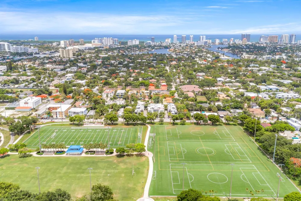 615 NE 12TH AVENUE #301 Fort Lauderdale, FL 33304