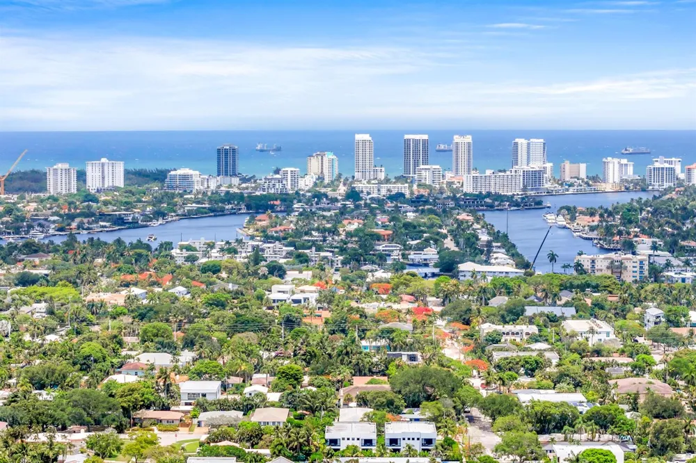 615 NE 12TH AVENUE #301 Fort Lauderdale, FL 33304
