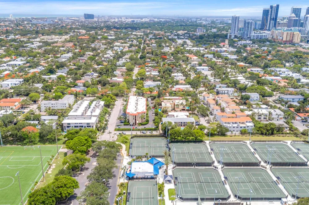 615 NE 12TH AVENUE #301 Fort Lauderdale, FL 33304
