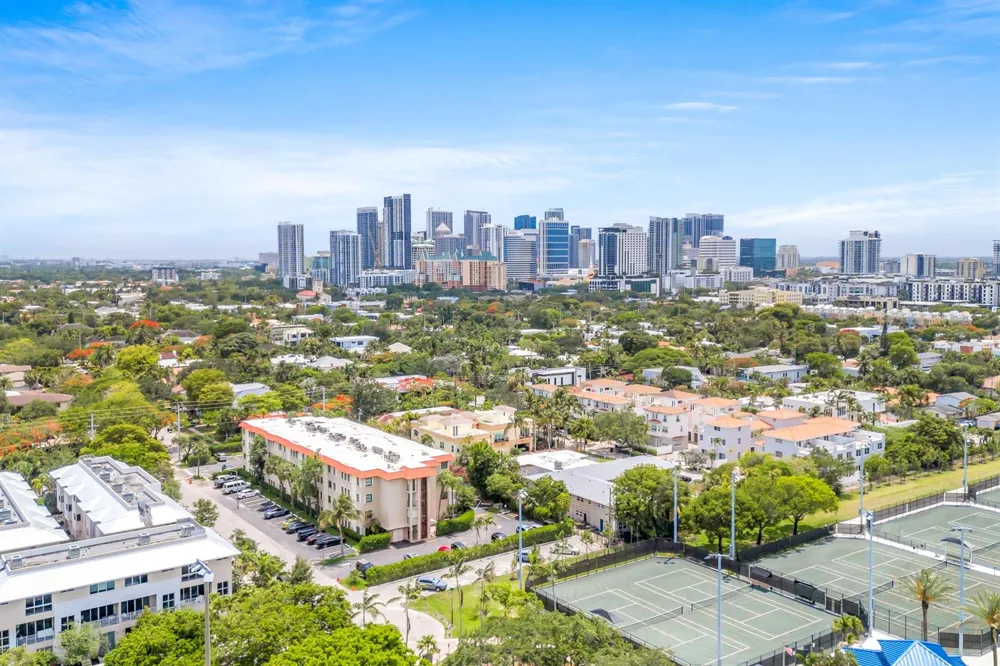 615 NE 12TH AVENUE #301 Fort Lauderdale, FL 33304